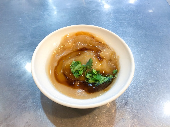 台中肉員，店內簡單的三款美食，肉圓、魚丸湯與冬粉湯。（翻攝自米其林指南網站）