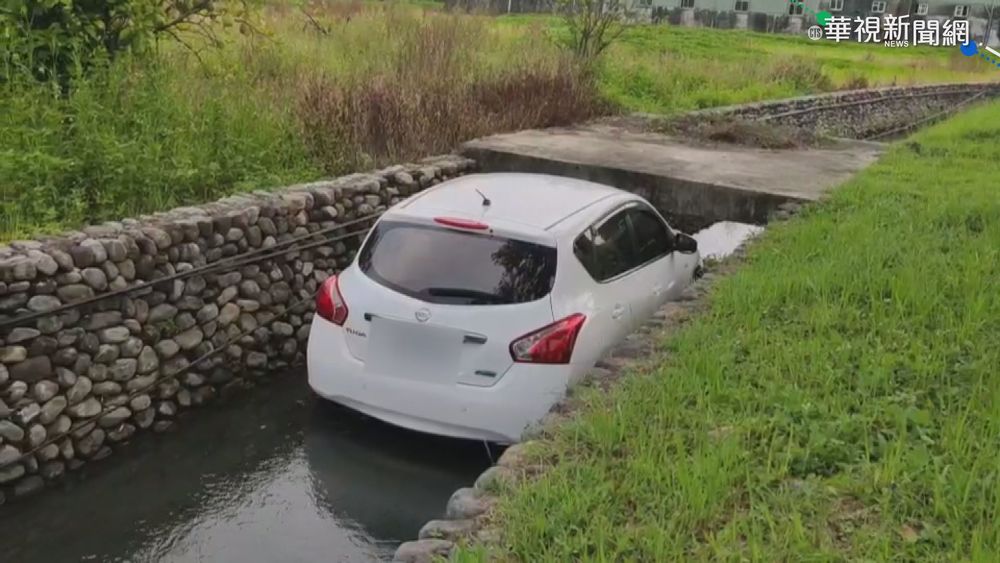 宜蘭彎道半年內撞3次 轎車翻落卡溝圳