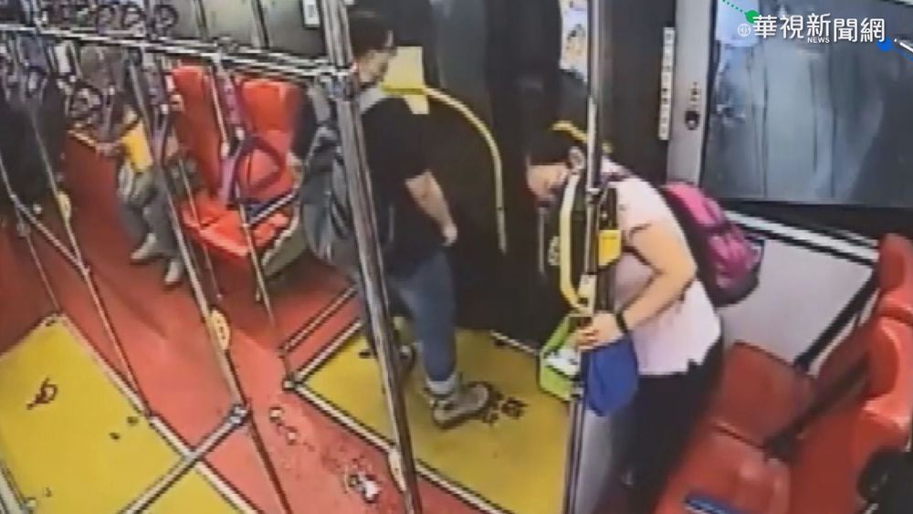 貪方便穿隔板刷卡 婦"卡頭"慘喊救命