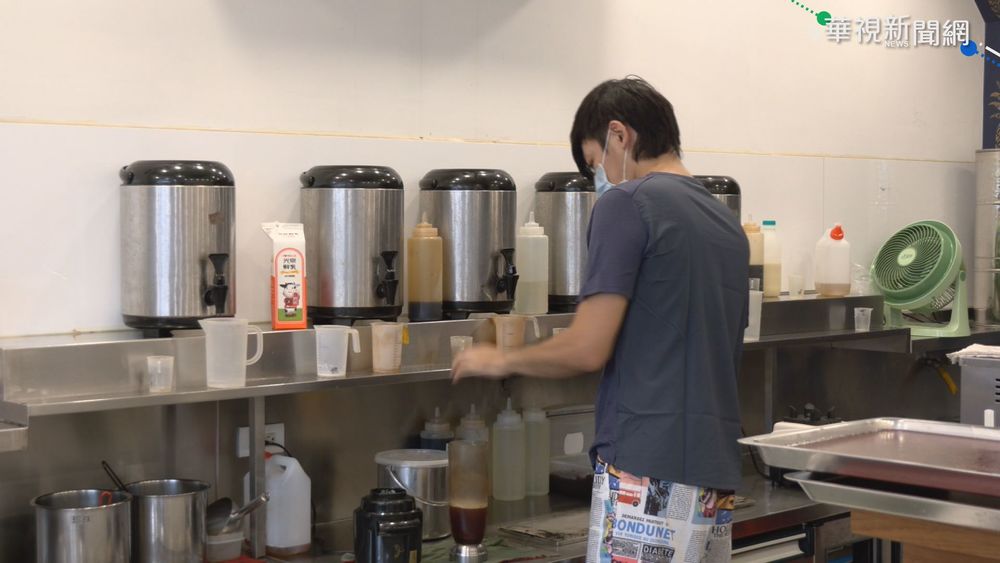 換免費飲料忙變裝 第5杯被抓包鬧報警