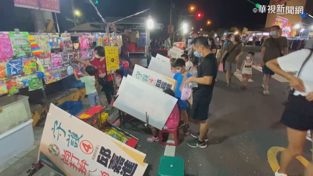 回收再利用! 攤商選舉看板當隔板