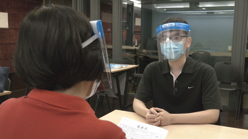 逾5萬人無薪假 連鎖速食店逆勢徵才