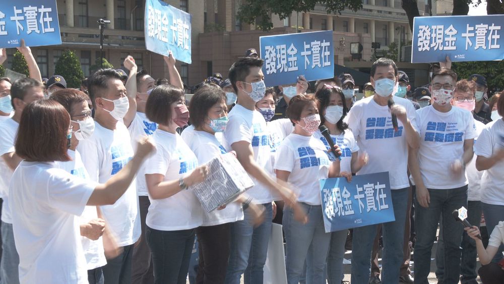 蘇揆邀綠委溝通 拍板"振興五倍券"