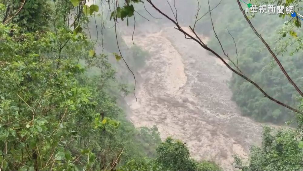 高雄山區豪雨!玉穗溪暴漲挾帶驚人土流
