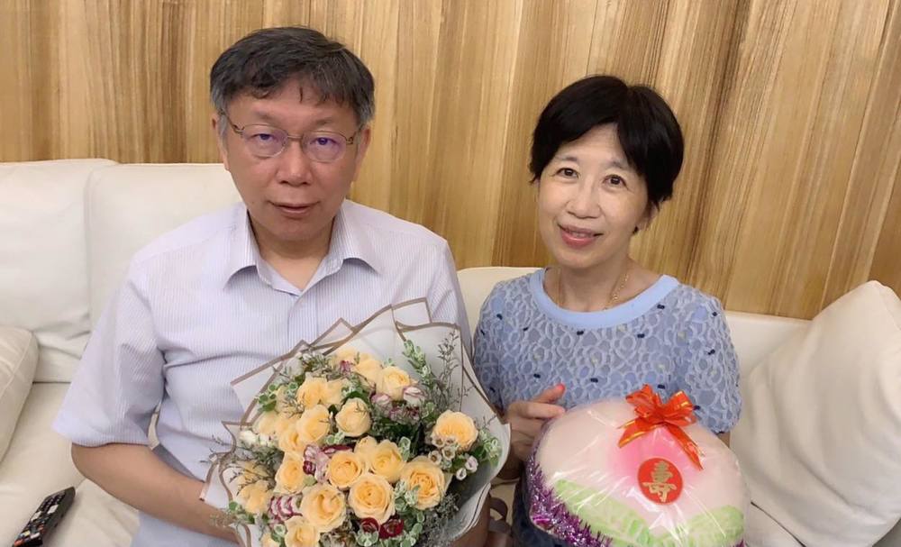 柯文哲替夫人慶生！禮物揭曉「端出一大顆壽桃」萬人看傻