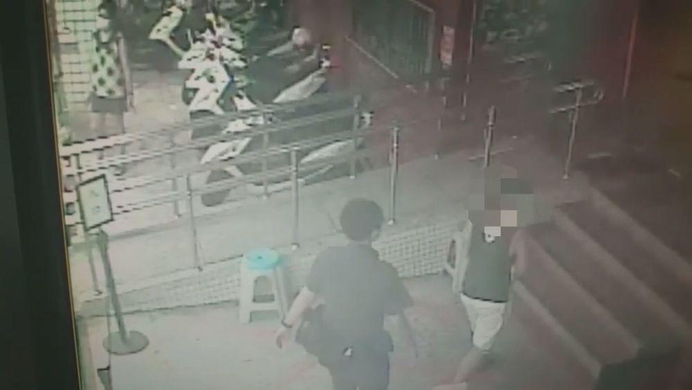 外籍女看護遭上銬 警盤查過當遭送辦