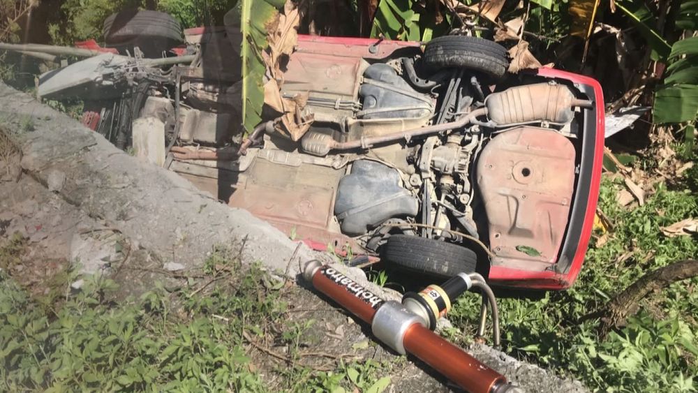 駕駛失控翻落香蕉園 "暈針"惹的禍?!