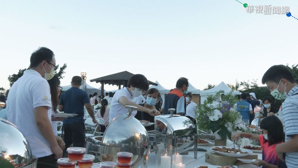 不甩防疫?! 南迴藝術季百人群聚用餐