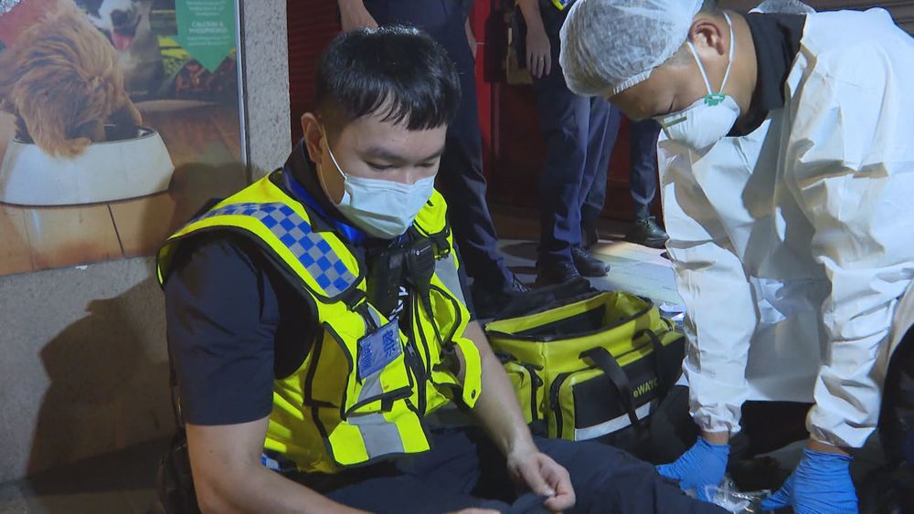 毒蟲遇警心虛騎車逃 警遭拖行負傷逮人