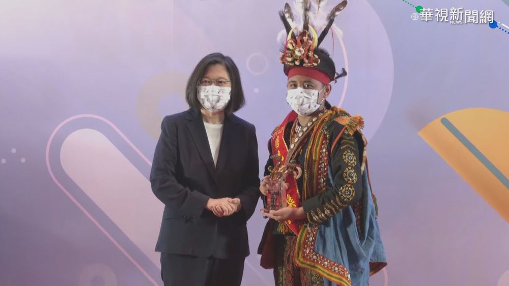 查馬克兒獲頒總統教育獎 榮耀獻亡父