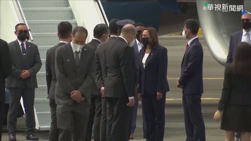 賀錦麗出訪東南亞 首站抵達新加坡