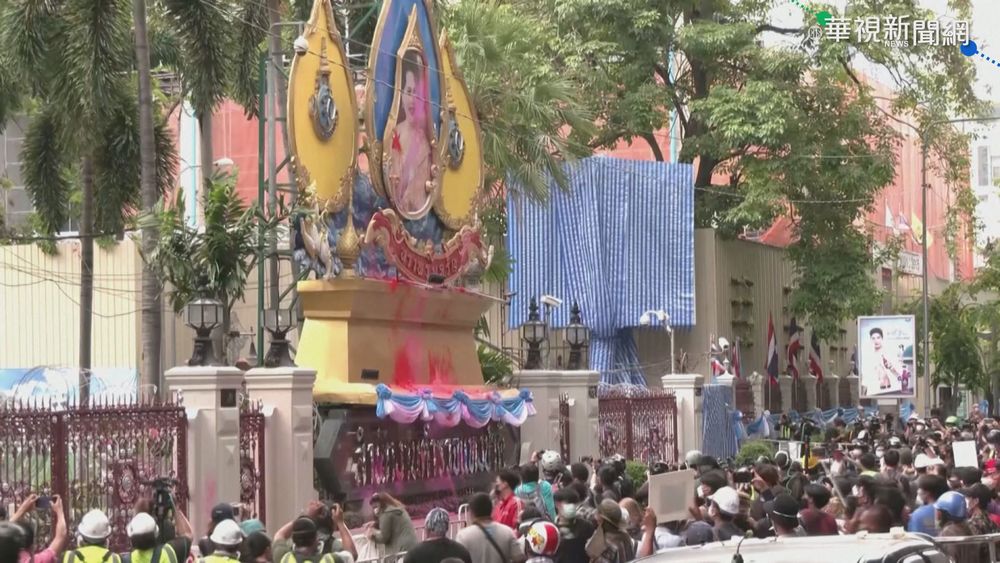 泰反政府示威Day8 警出動水砲車鎮壓