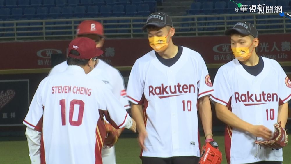 "麟洋配"為職棒開球! 李洋投出"挖地瓜"