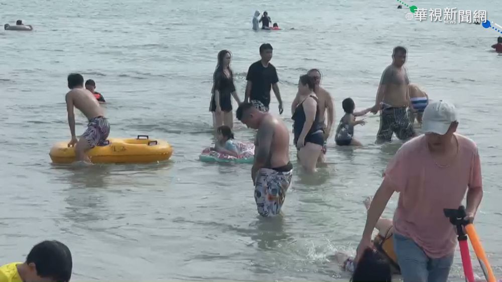 有條件開放水上活動 遊客湧入小琉球