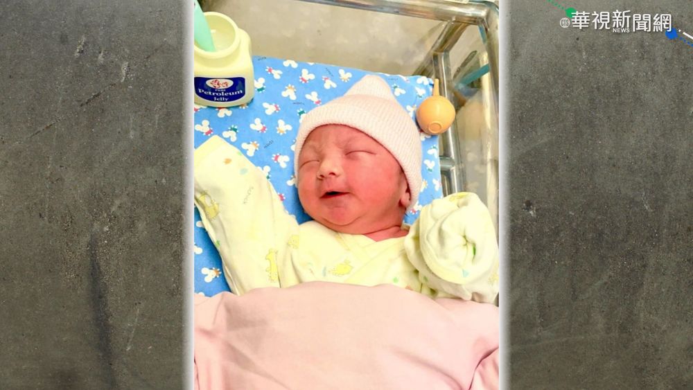 蔣萬安化身奶爸 為二寶洗澡畫面曝光