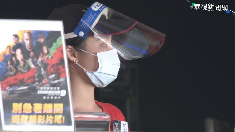 看電影不戴口罩攜外食 員工勸阻竟遭毆