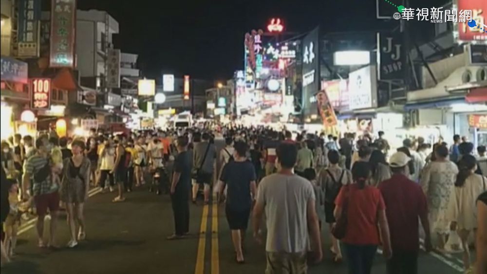 暑假最後週末出遊 墾丁大街人潮爆滿