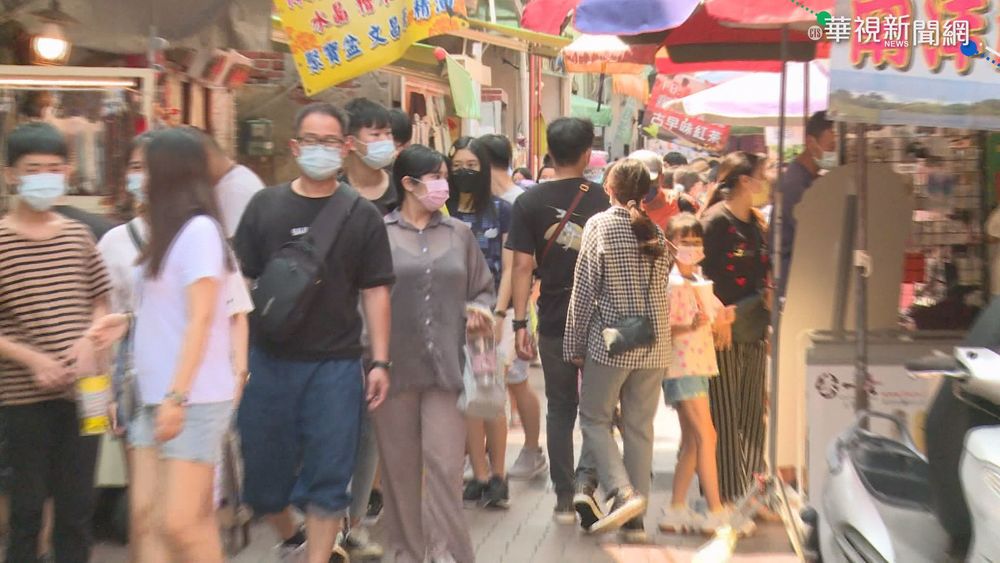 鹿港老街人潮湧現 估計回籠逾六成