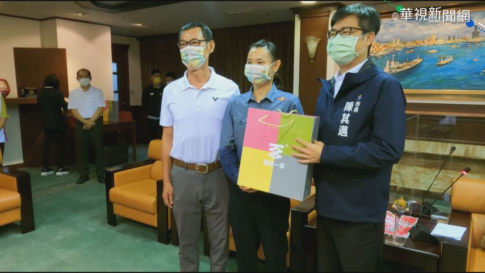 東奧健兒榮譽滿載 與陳其邁相見歡