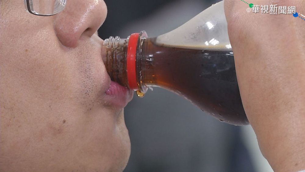 嗑柿子釀胃結石 8旬翁靠"喝可樂"得救