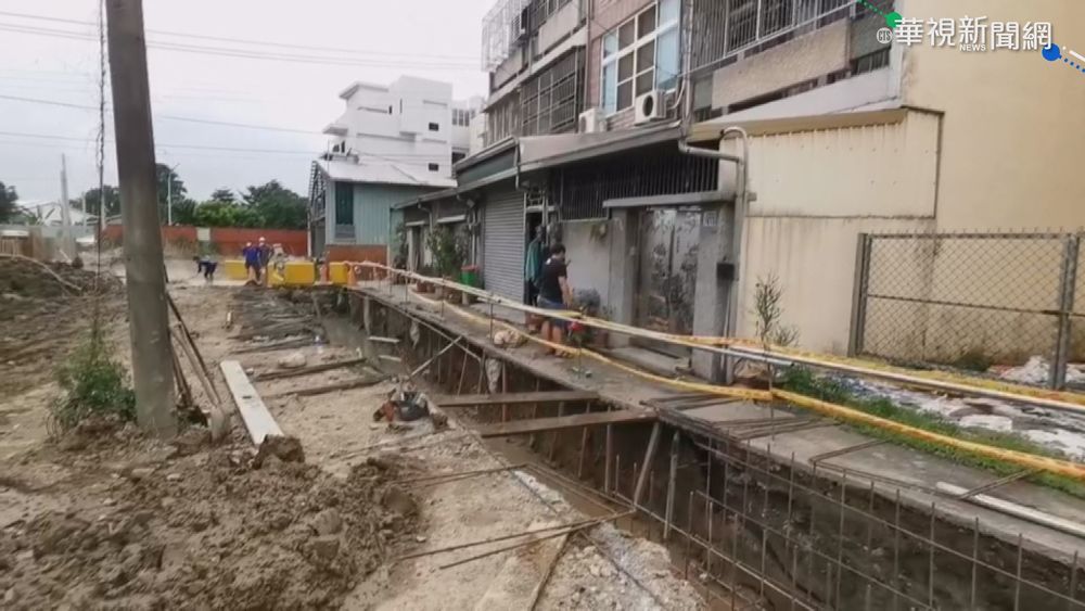 嘉市施工地基流失 住宅門口驚見裂痕