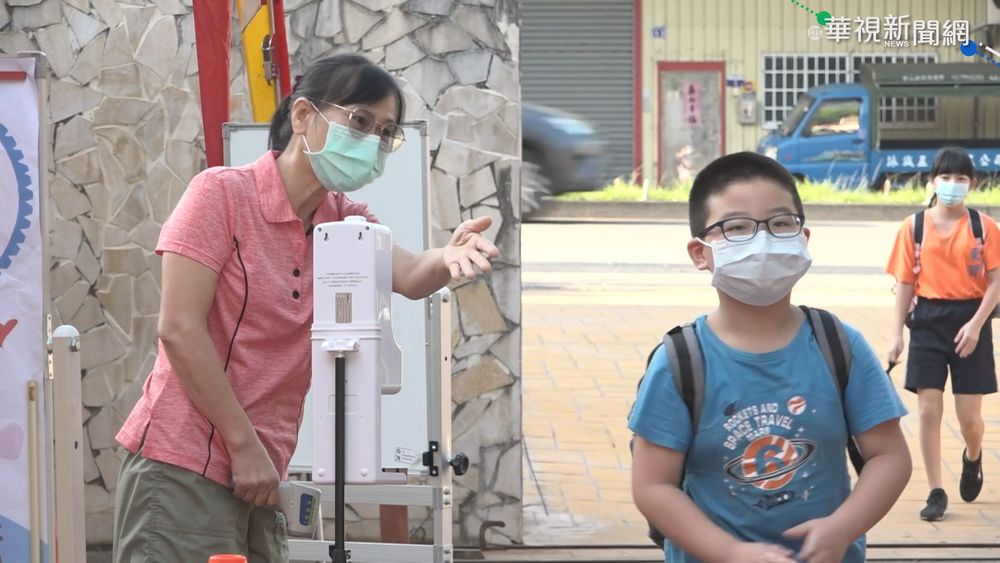 開學了!家長"微解封" 家門放鞭炮狂賀