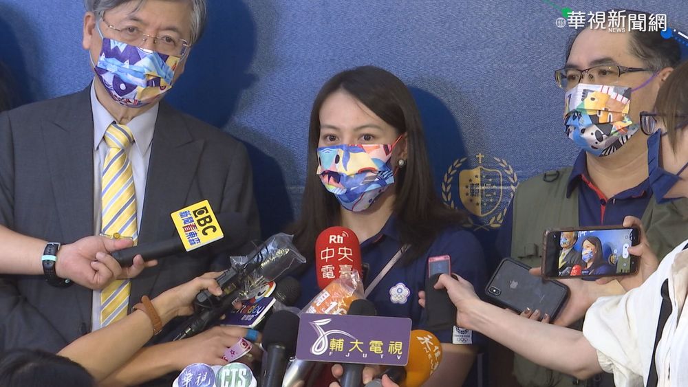 舉重女神郭婞淳回輔大 設"婞淳金牌廳"