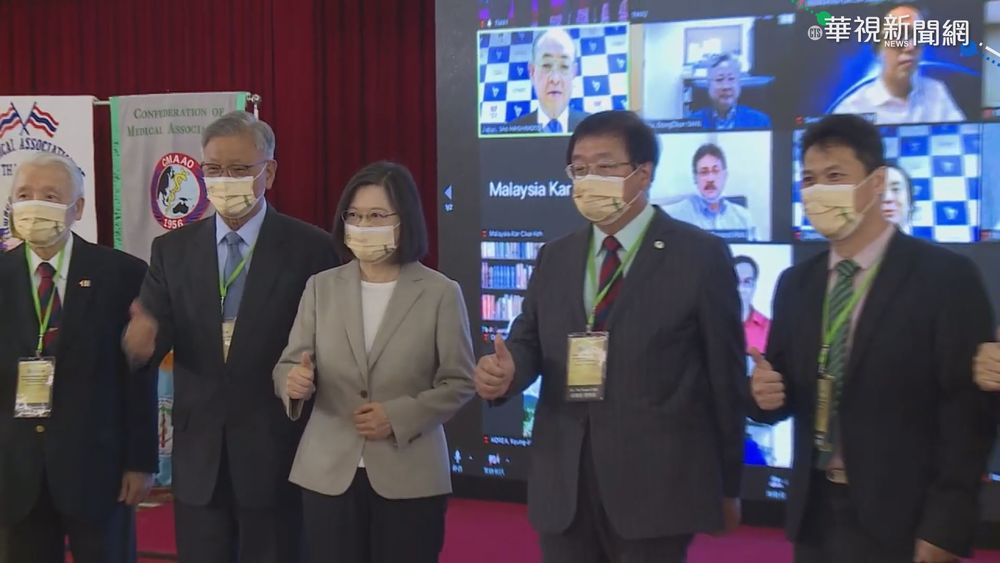 邱泰源領軍亞大醫師會 總統出席祝賀