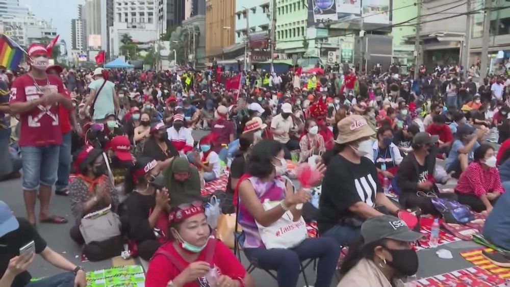 不滿政府防疫不力 反政府抗議再上演