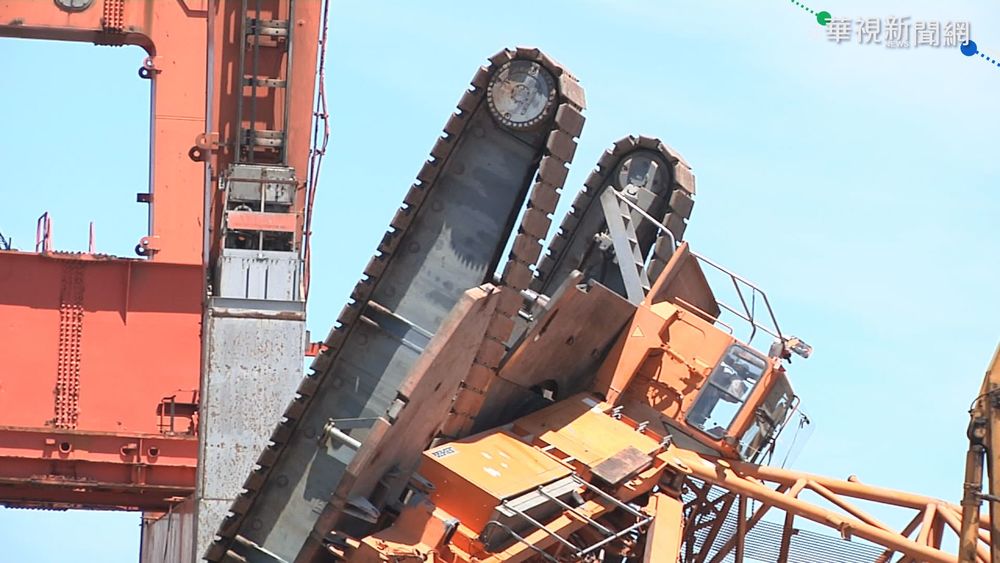 台中港碼頭起重機翻覆 悚釀1死1傷