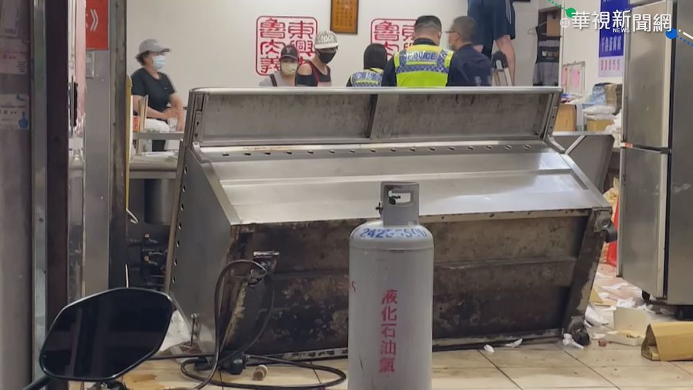 不滿被提醒戴口罩 8煞砸小吃店毆店員