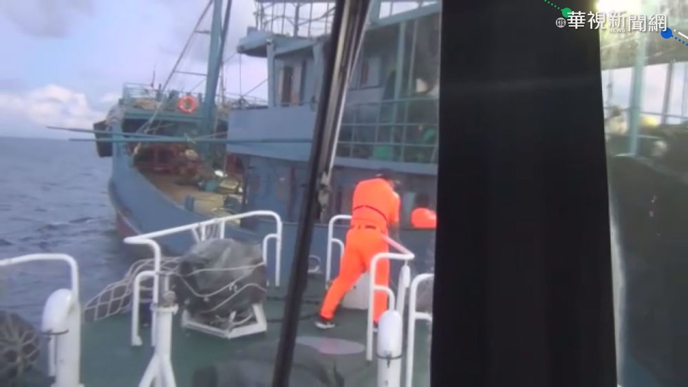 中越界漁船花招多 船舷裝鐵管擾登檢