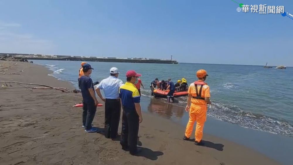 枋寮漁港作業船翻覆! 2作業員驚險獲救