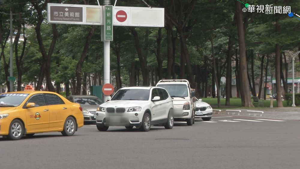 換車道方向燈閃5下? 交通局:錯誤訊息!