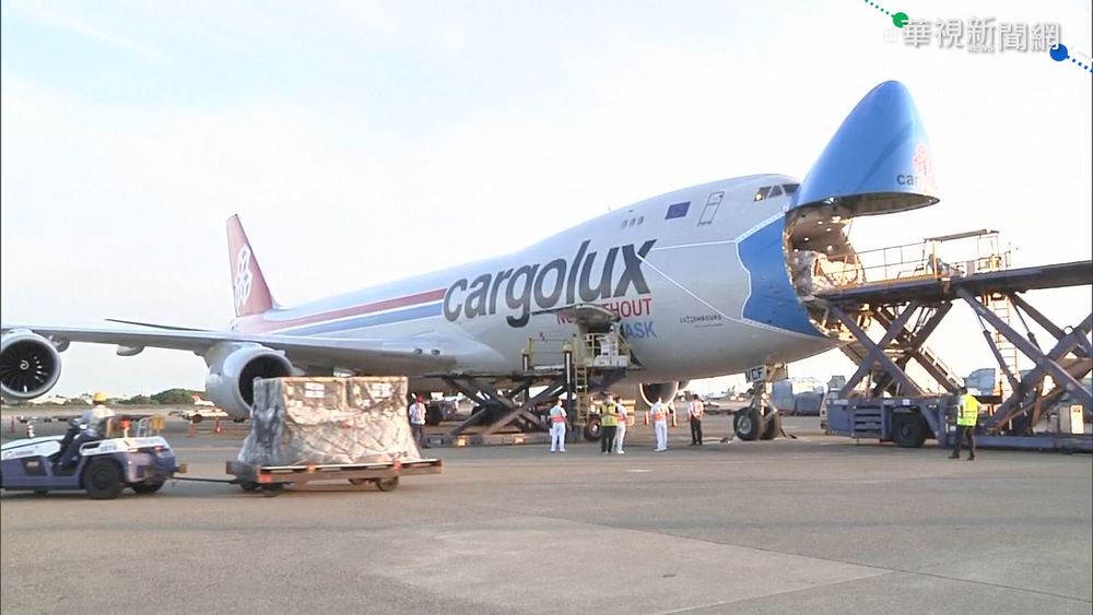 第二批91萬劑BNT 5:41抵桃園機場