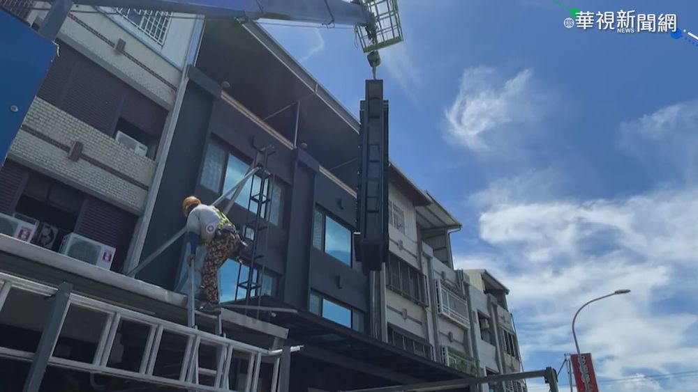 憂璨樹風雨威脅 花蓮店家拆招牌帆布