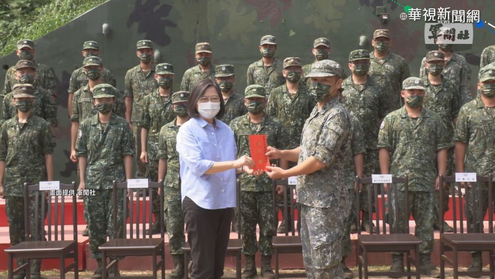 塔江艦成軍首日... 共機又侵擾遭驅離