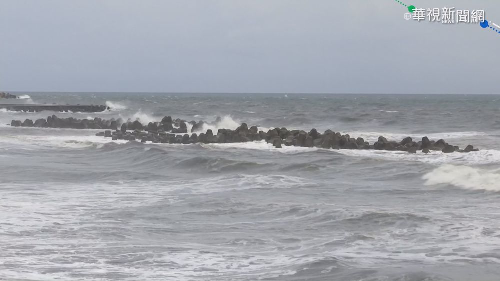 璨樹颱風觸陸北上 烏石港掀2米長浪