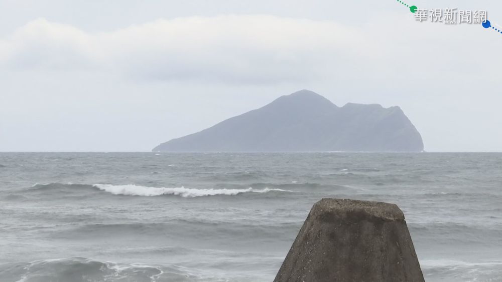 璨樹颱風逼近 烏石港掀1.8米長浪