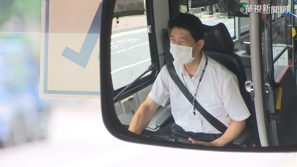 公車門夾住後背包 婦遭拖行手腳撕裂傷