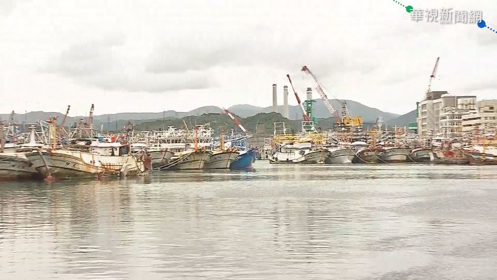 璨樹撲台! 基隆正濱漁港停滿漁船避難