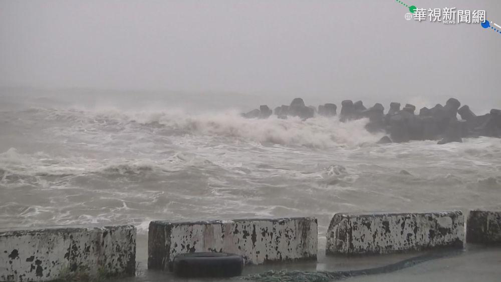 屏東興海漁港掀長浪 急拉封鎖線防亂入