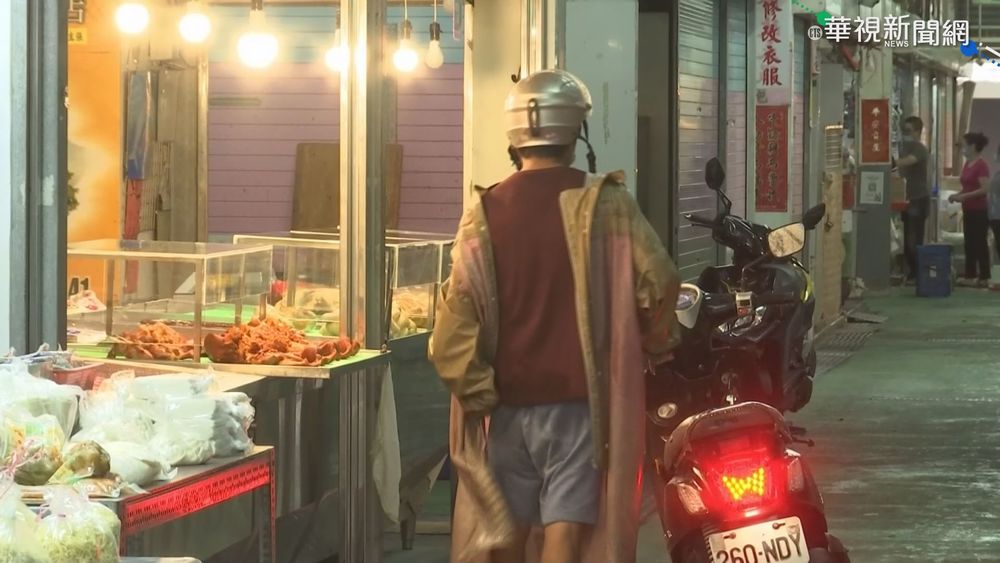 璨樹挾豪雨! 宜蘭民眾冒風雨採買存糧