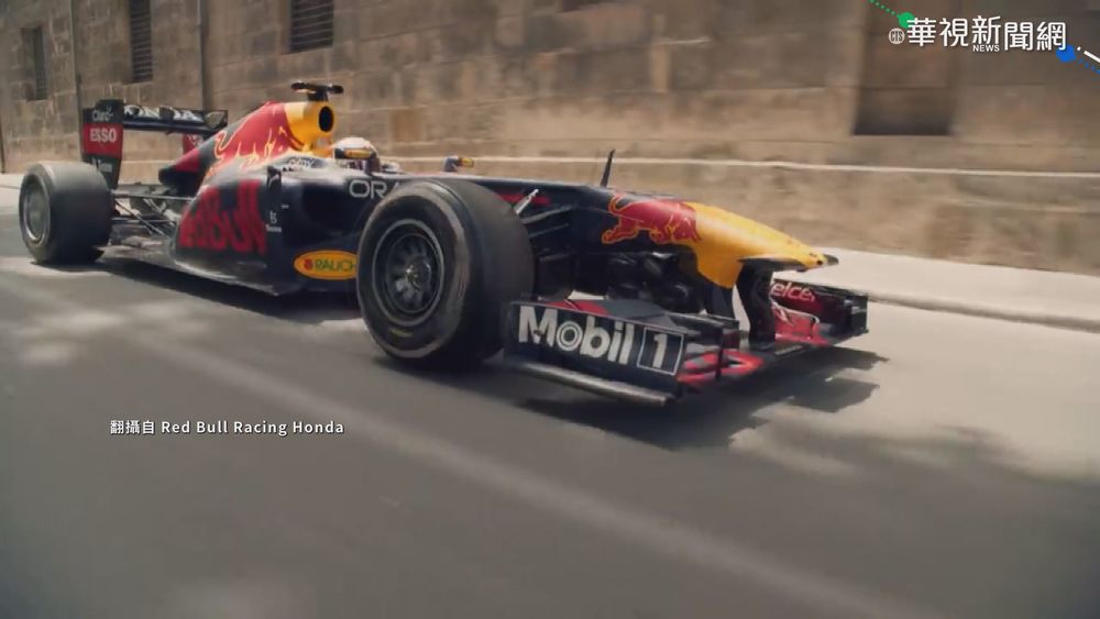 義大利街道飆F1賽車 上演華麗燒胎秀