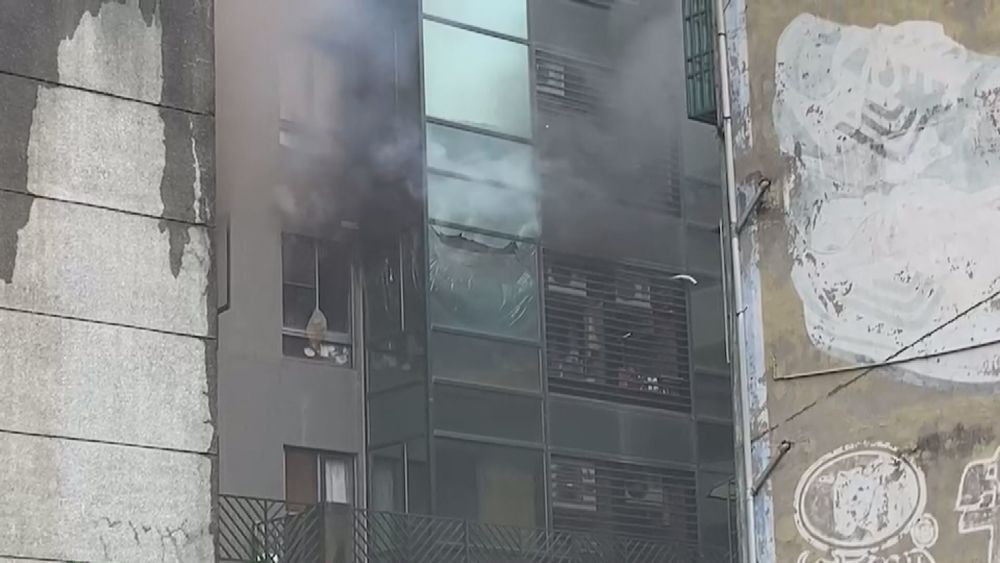 台中大樓火警 住戶躲房間.逃頂樓求救