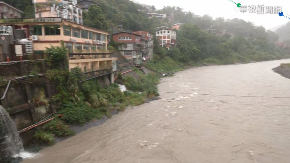 璨樹午後掃北台灣 烏來老街冷清