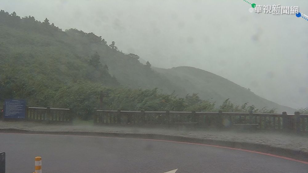 璨樹挾強風豪雨北上!草山"風雨搖滾區"