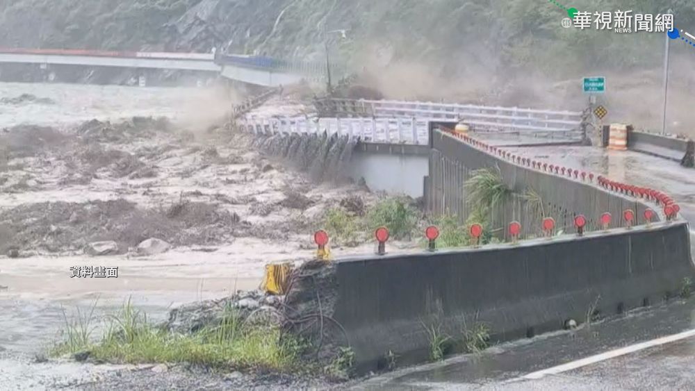 桃源又爆發土石流 明霸克露橋便道毀