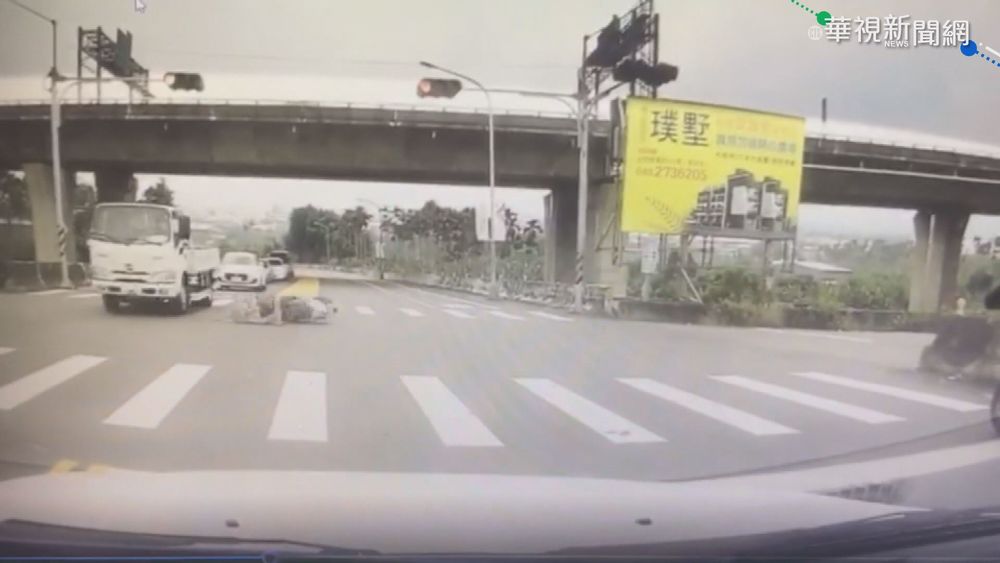 未成年騎車搶快 少女撞貨車肋骨斷7根