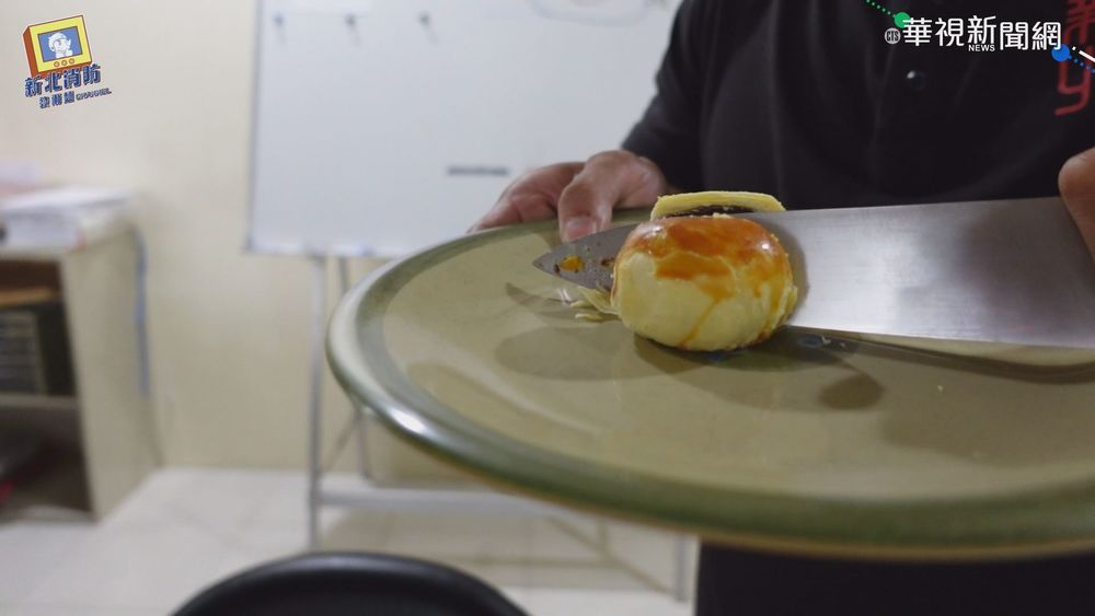 碰!蛋黃酥微波炸裂 5秒慘變"蛋黃渣"